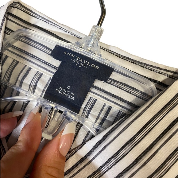 Ann Taylor Womans Short Sleeve Button Up - Picture 5 of 5